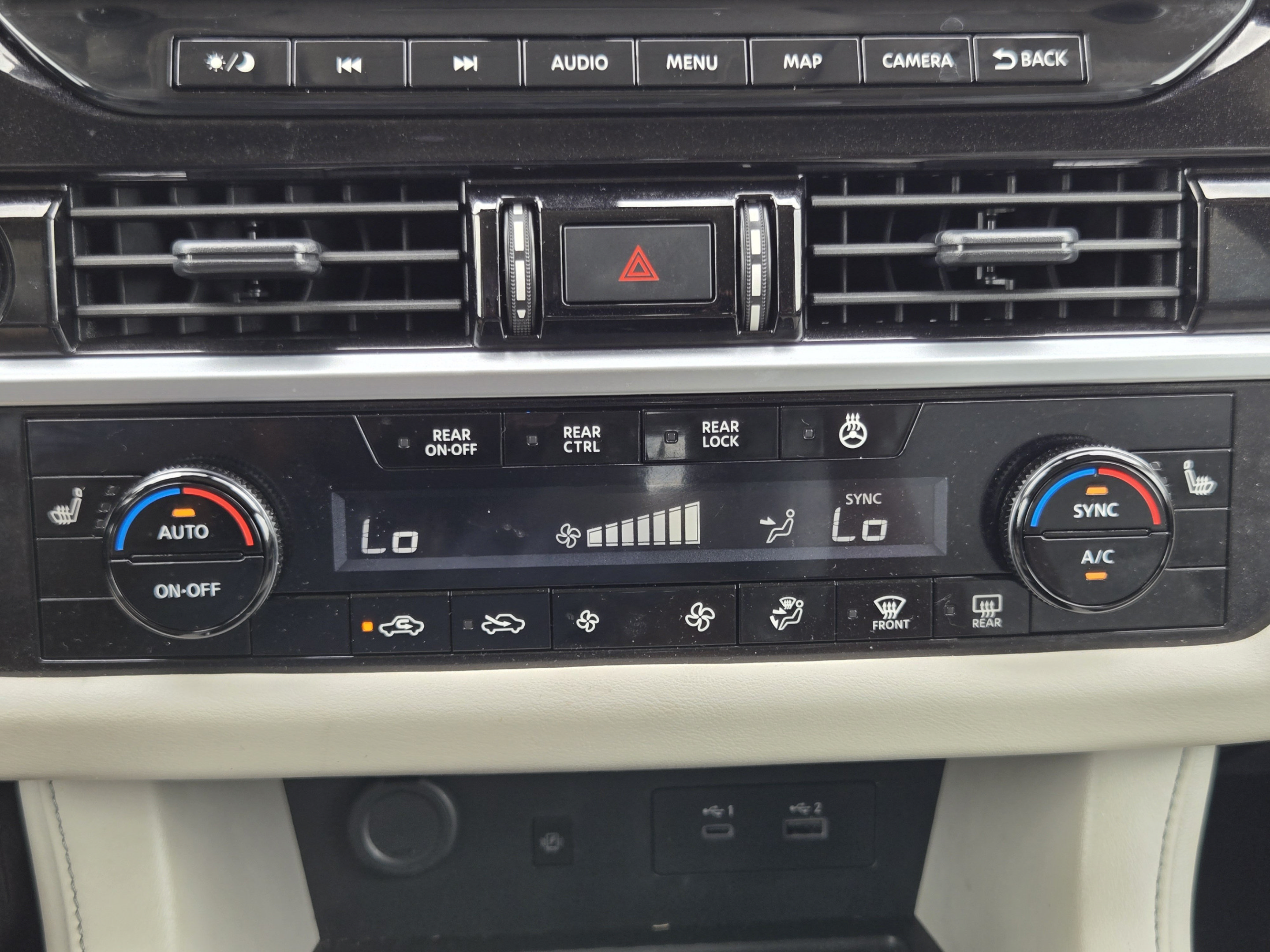 Used 2024 Nissan Pathfinder SL AWD/4WD image 15