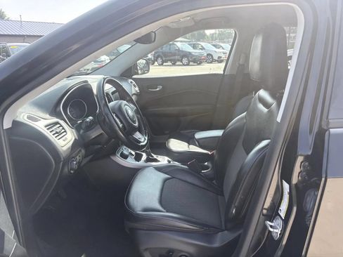 Used 2019 Jeep Compass Latitude w/ Popular Equipment Group AWD/4WD image 11