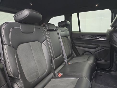 Used 2023 Jeep Grand Cherokee Altitude image 38