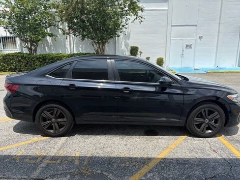 Used 2024 Volkswagen Jetta SE FWD image 6