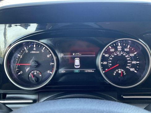 Used 2022 Kia Carnival EX FWD image 16