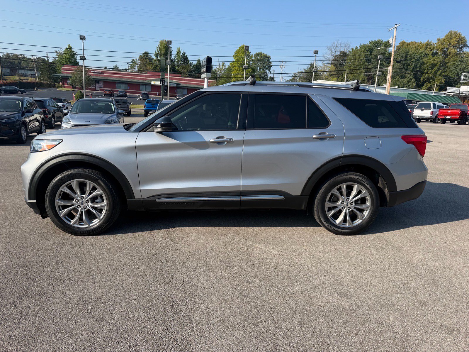 Used 2022 Ford Explorer Limited AWD/4WD image 9