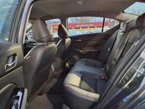 Used 2023 Nissan Altima 2.5 SR FWD image 14