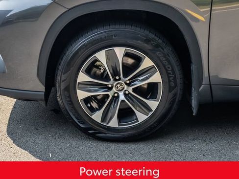 Used 2023 Toyota Highlander XLE AWD/4WD image 14