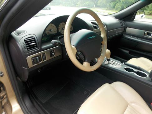 Used 2005 Ford Thunderbird RWD image 10
