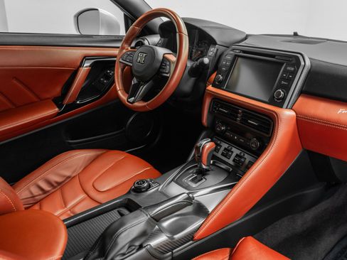 Used 2021 Nissan GT-R Premium AWD/4WD image 27