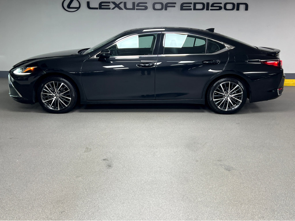 Used 2024 Lexus ES 300h w/ Premium Package FWD image 4