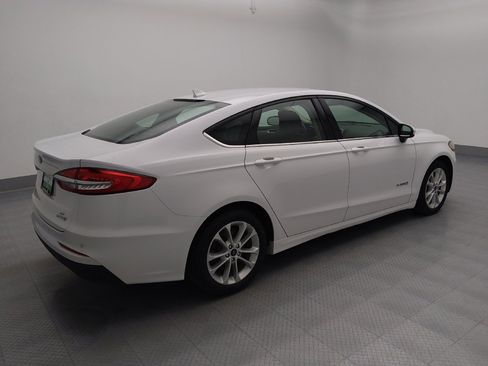 Used 2019 Ford Fusion SE image 10