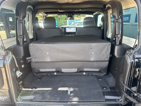 Used 2025 Jeep Wrangler Sport AWD/4WD image 34