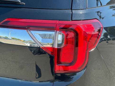 Used 2023 GMC Acadia SLT image 26