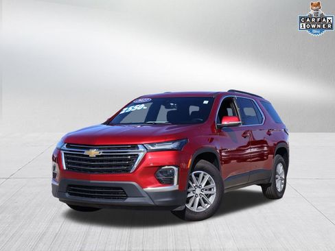 Used 2023 Chevrolet Traverse LT image 1