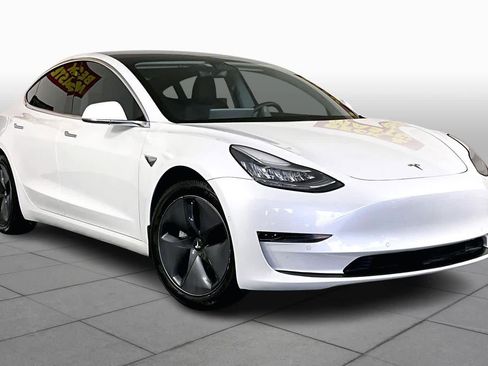 Used 2020 Tesla Model 3 Standard Range Plus image 2