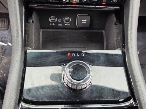 Used 2022 Jeep Grand Cherokee Laredo w/ Luxury Tech Group I RWD image 13