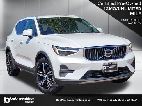Used 2024 Volvo XC40 B5 Core AWD/4WD image 1
