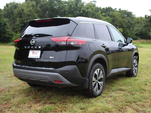 Used 2023 Nissan Rogue SV w/ SV Premium B Package FWD image 13