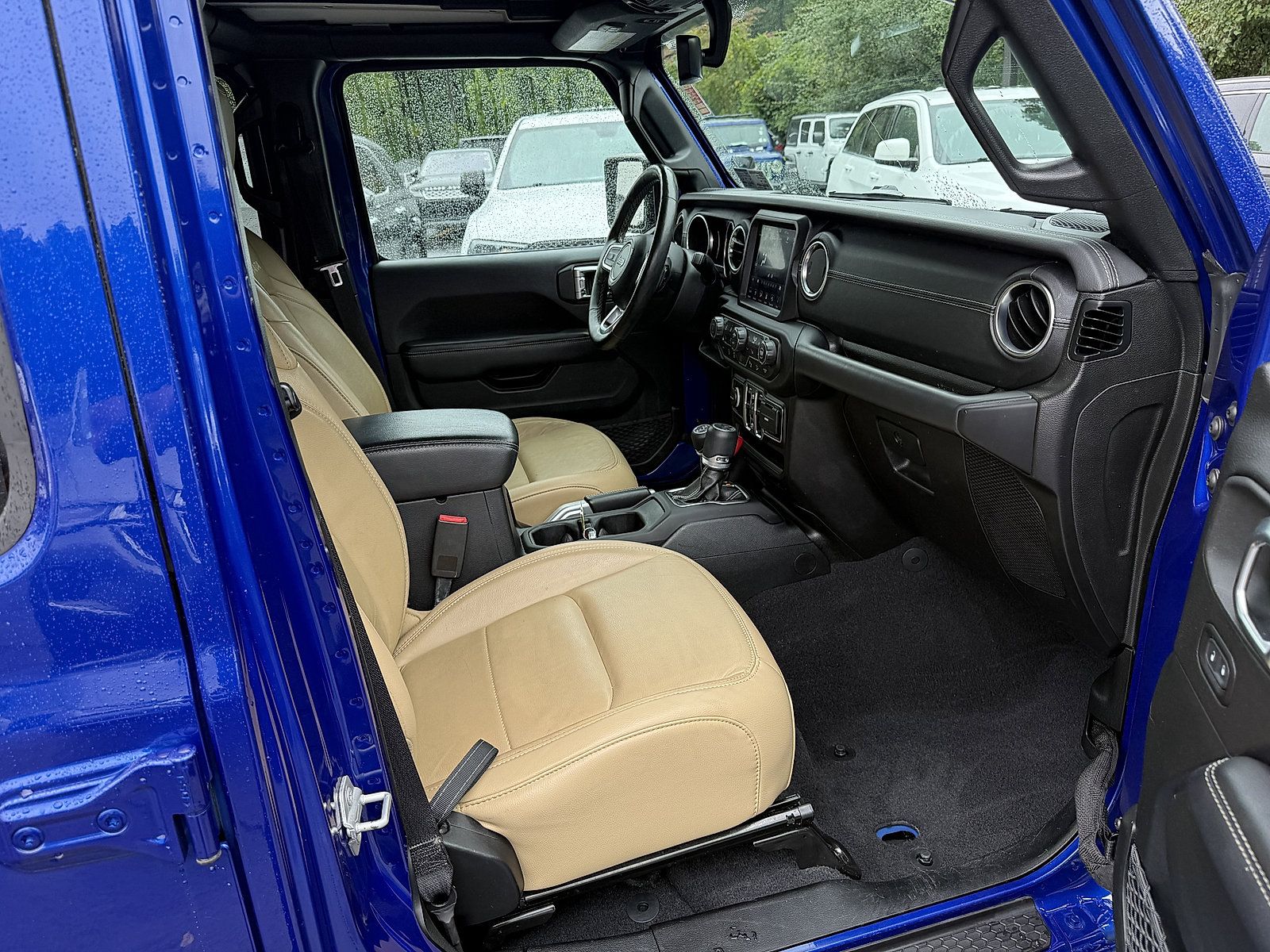 Used 2019 Jeep Wrangler Unlimited Sahara AWD/4WD image 14