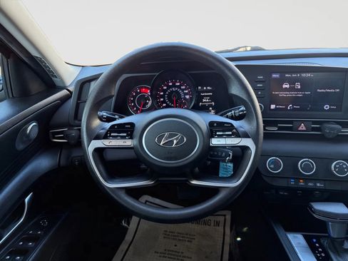 Used 2021 Hyundai Elantra SE FWD image 26