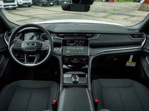 New 2025 Jeep Grand Cherokee L Laredo w/ Luxury Tech Group I image 14