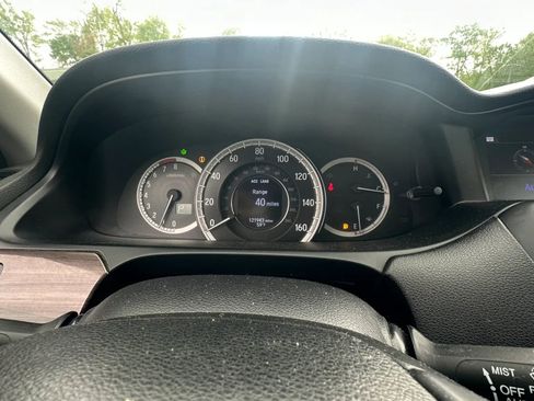 Used 2017 Honda Accord Touring image 11