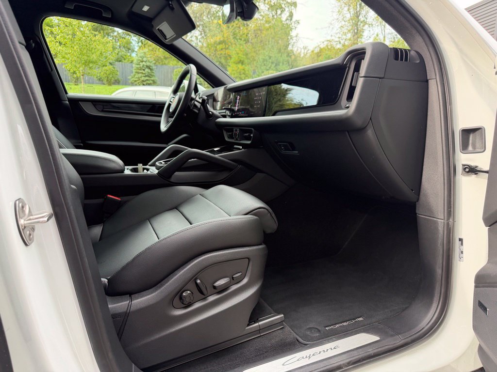Certified 2026 Porsche Cayenne AWD/4WD image 21
