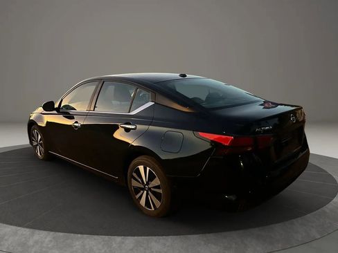 Used 2022 Nissan Altima 2.5 SV FWD image 7