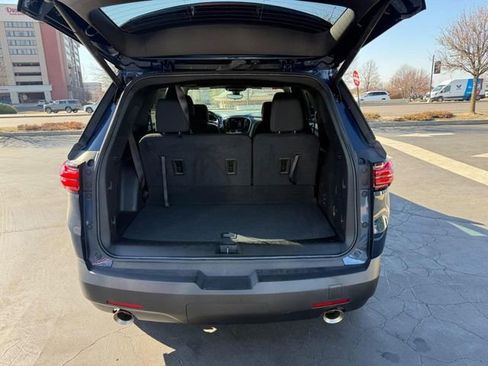 Used 2023 Chevrolet Traverse LT image 5