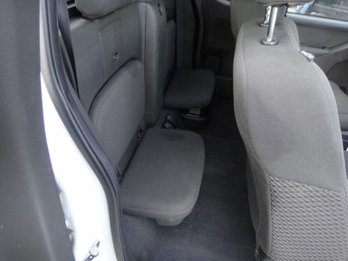 Used 2020 Nissan Frontier SV image 13