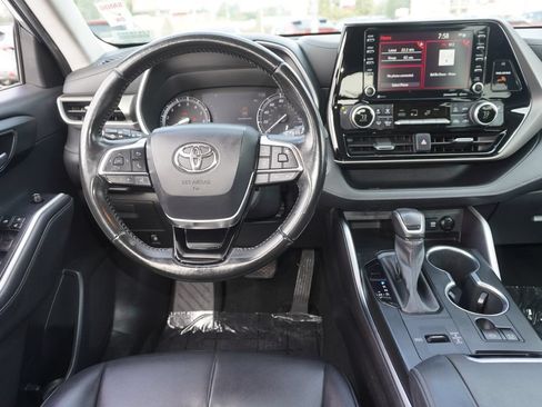 Used 2020 Toyota Highlander XLE FWD image 13