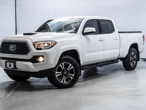 Used 2019 Toyota Tacoma TRD Sport image 1