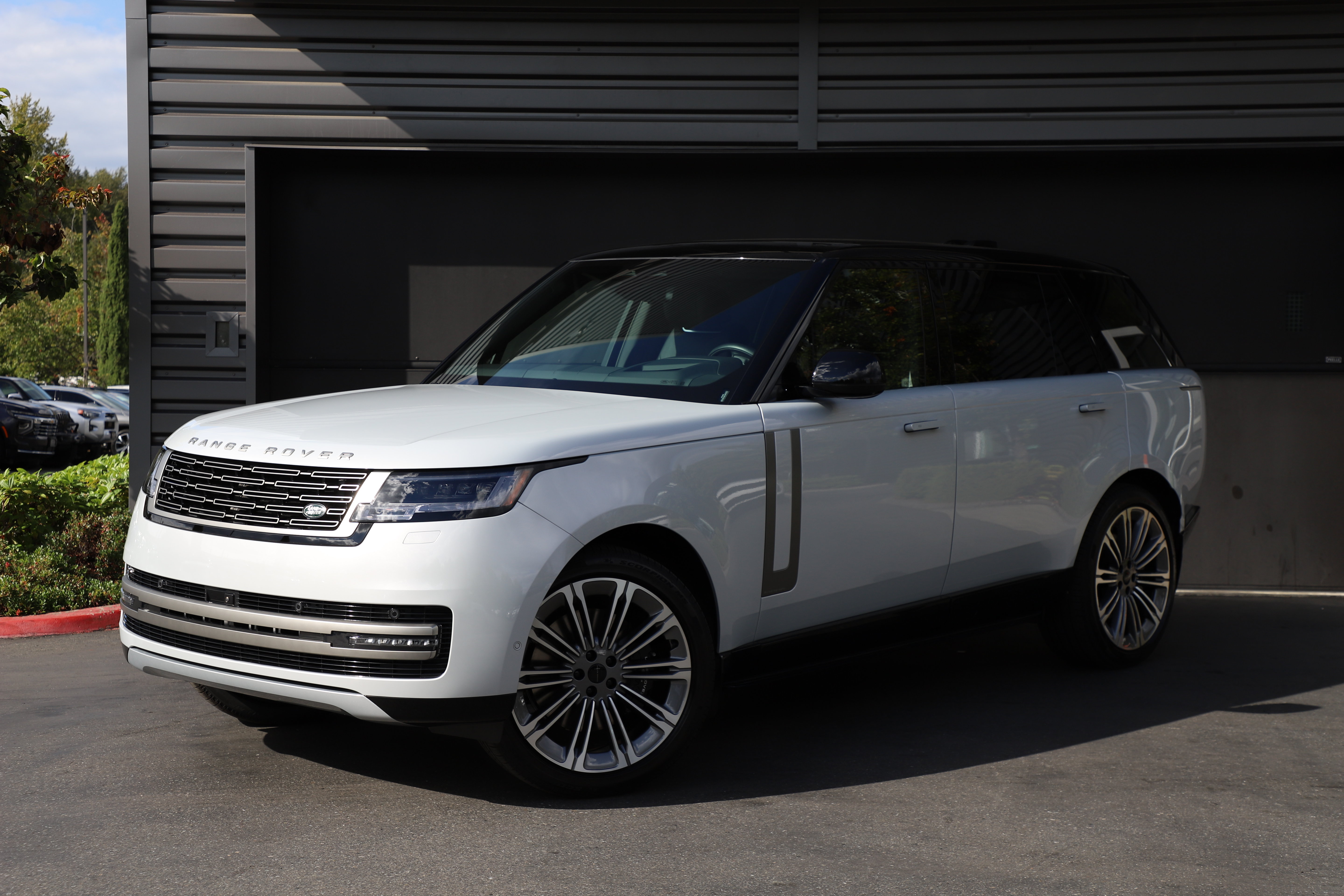New 2026 Land Rover Range Rover Long Wheelbase Autobiography AWD/4WD image 1