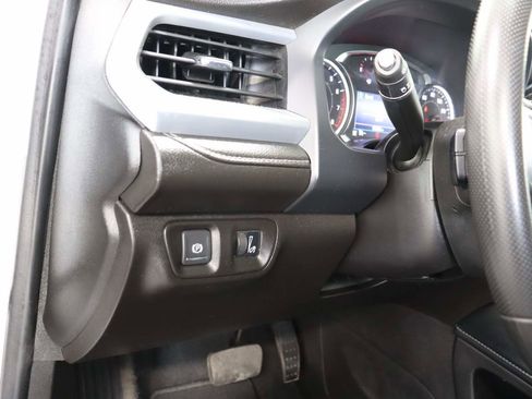 Certified 2023 GMC Acadia SLE image 13