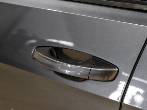 Used 2015 Volkswagen Golf S FWD image 37