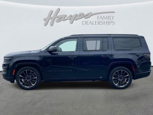Used 2025 Jeep Grand Wagoneer Series III w/ Rear Seat Video Group 1 AWD/4WD image 9