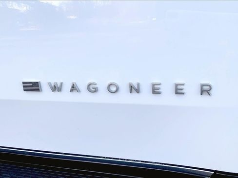 Certified 2024 Jeep Wagoneer 4WD w/ Premium Group I image 9