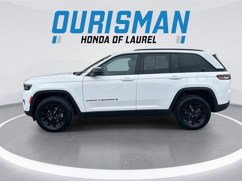 Used 2024 Jeep Grand Cherokee Altitude image 5