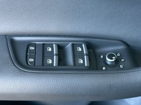 Used 2025 Audi Q7 Premium w/ Convenience Package image 13