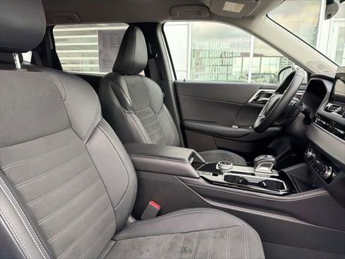 Used 2025 Mitsubishi Outlander SE image 28