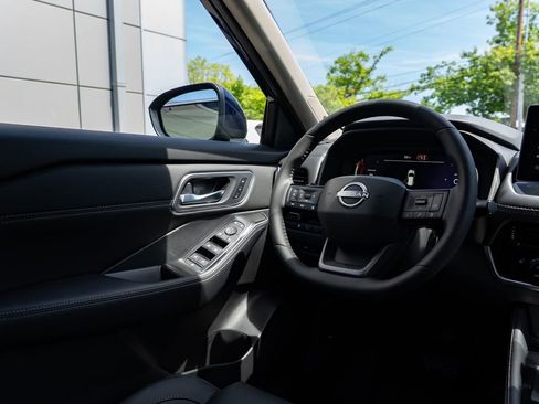 New 2026 Nissan Rogue Platinum AWD/4WD image 12
