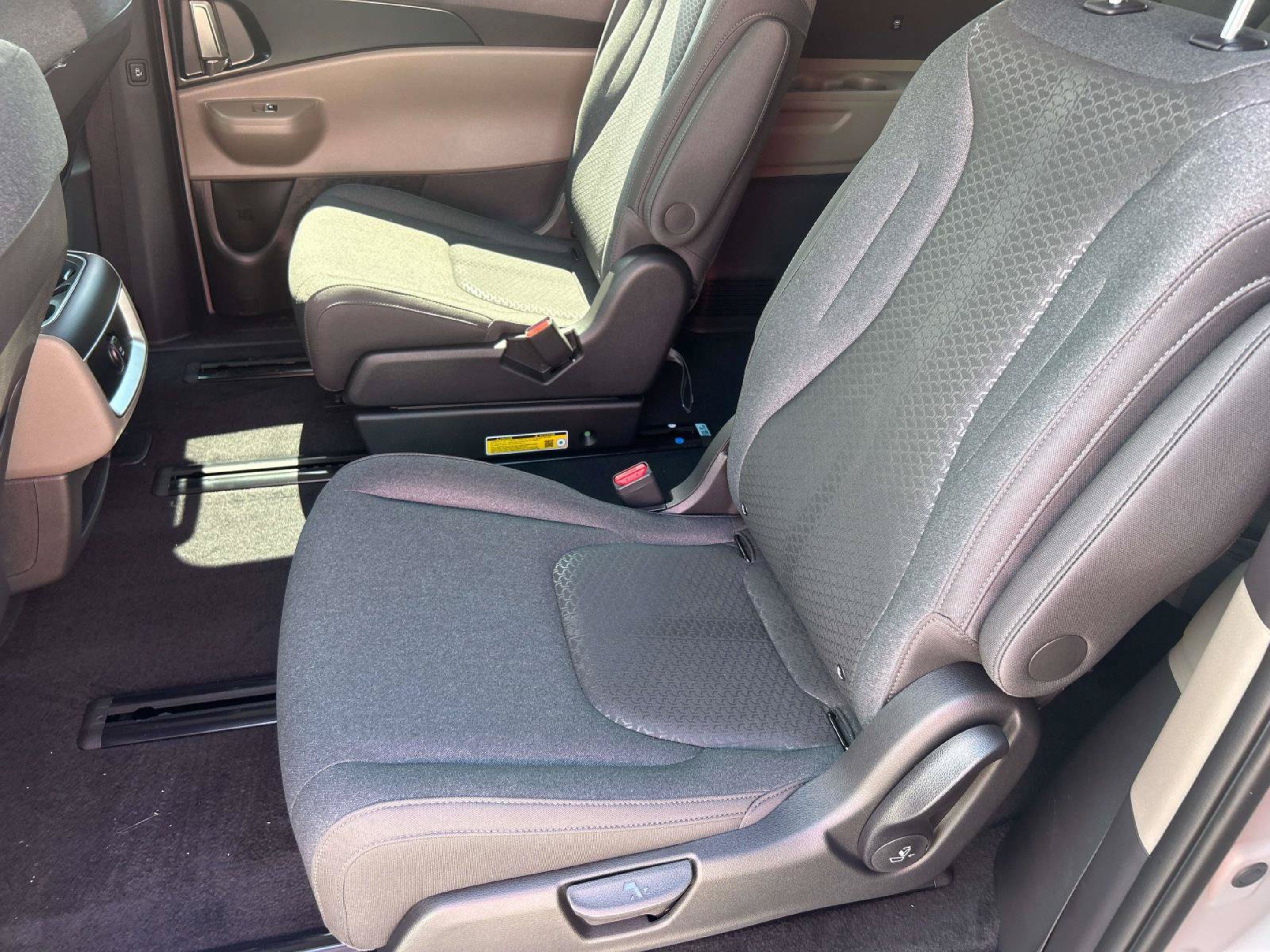 New 2027 Kia Carnival LX FWD image 16