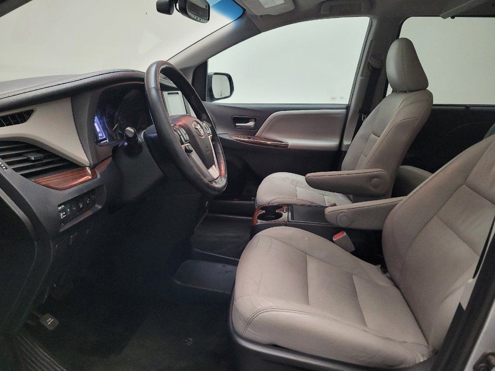Used 2017 Toyota Sienna AWD image 17