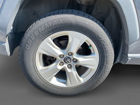 Used 2020 Toyota RAV4 XLE AWD/4WD image 10