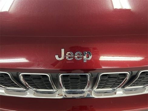 Used 2023 Jeep Grand Cherokee Laredo image 64