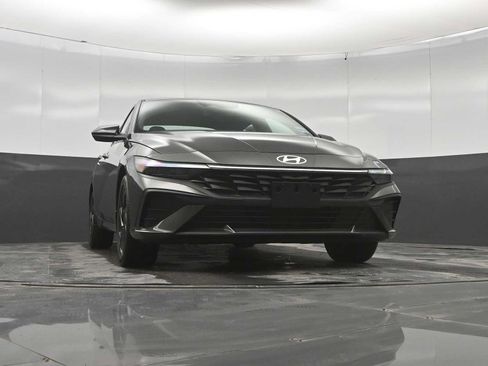 New 2026 Hyundai Elantra Sport FWD image 32