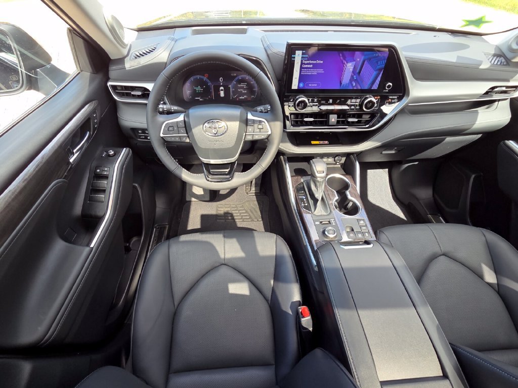 Certified 2026 Toyota Highlander Platinum AWD/4WD image 6