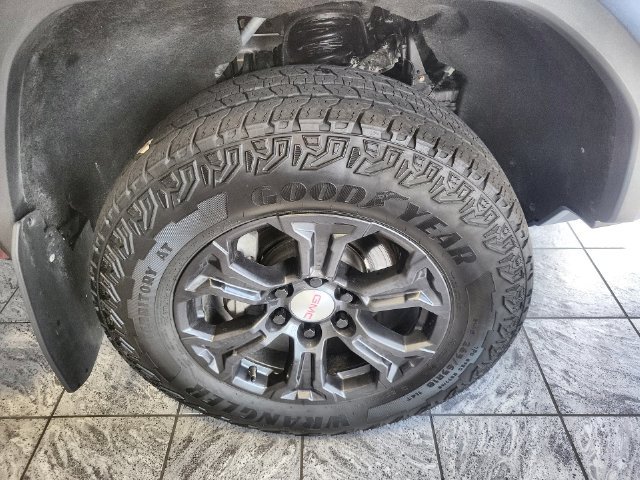Used 2023 GMC Canyon Elevation w/ Elevation Premium Package AWD/4WD image 10