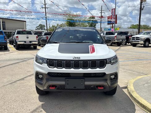 Used 2025 Jeep Compass Trailhawk image 2