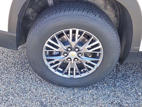 Certified 2025 Chevrolet Traverse LT AWD/4WD image 9