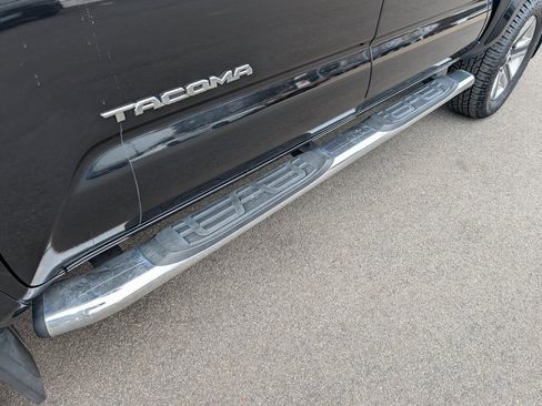 Used 2018 Toyota Tacoma Limited image 12