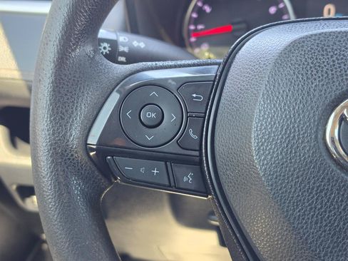Used 2020 Toyota RAV4 LE FWD image 20