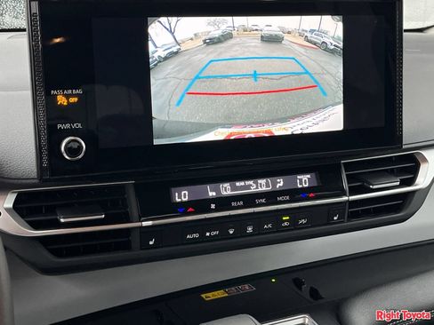 Certified 2026 Toyota Sienna XLE FWD image 29